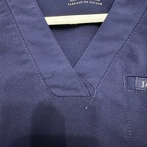 Jannuu V-neck Notched Scrub Top Navy Small